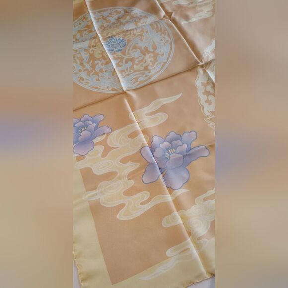 Marja Kurki Large Vintage Floral Silk Scarf w/ Pastel Accents Rolled Hem - Picture 6 of 16